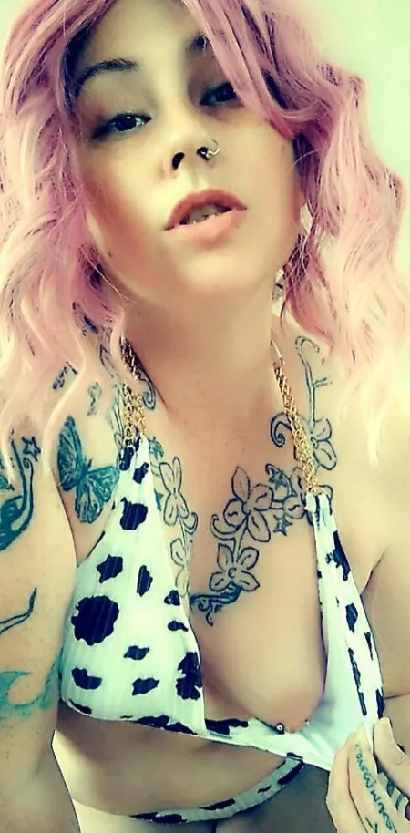 Psssst... Wanna see somethin? by MistyPlay