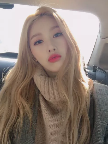 Pucker up by AggravatingClient