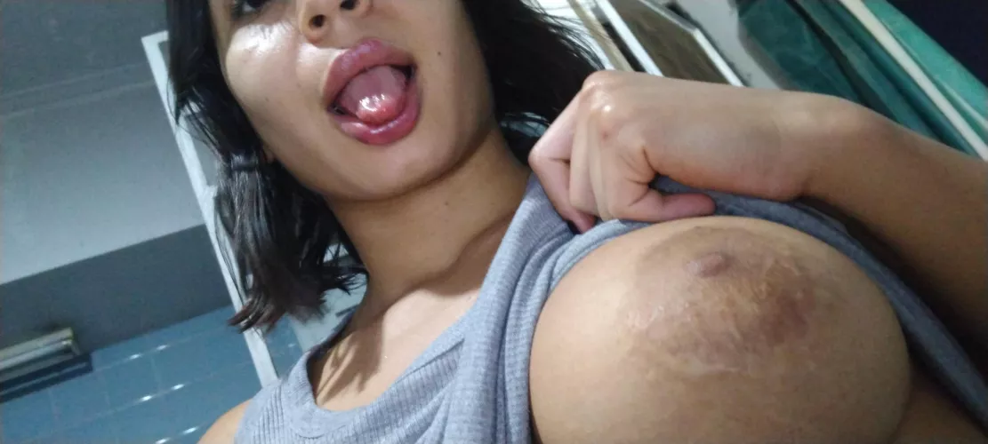 Puffy brown nip 🥥🥥 by hottiebonniequeen