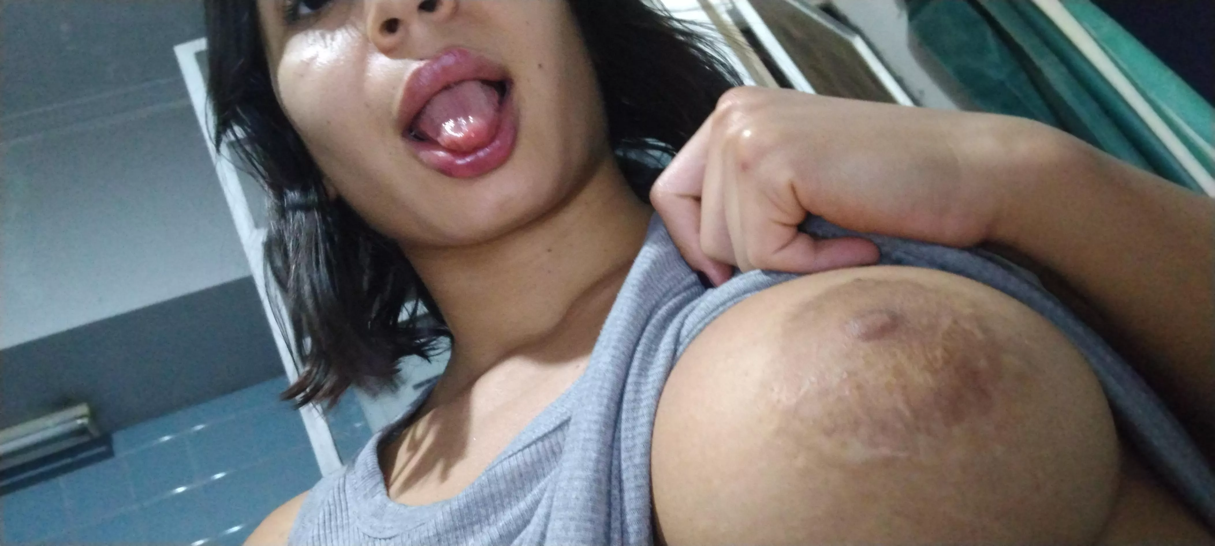 Puffy brown nip 🥥🥥 posted by hottiebonniequeen