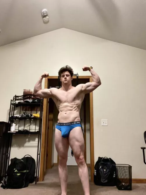 Pull my briefs down and start sucking by Bicurioushungman