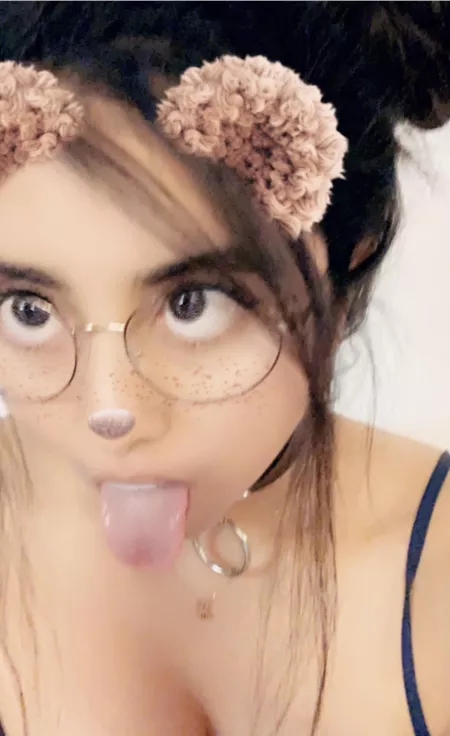 Pull on my collar by xnuggiehoex