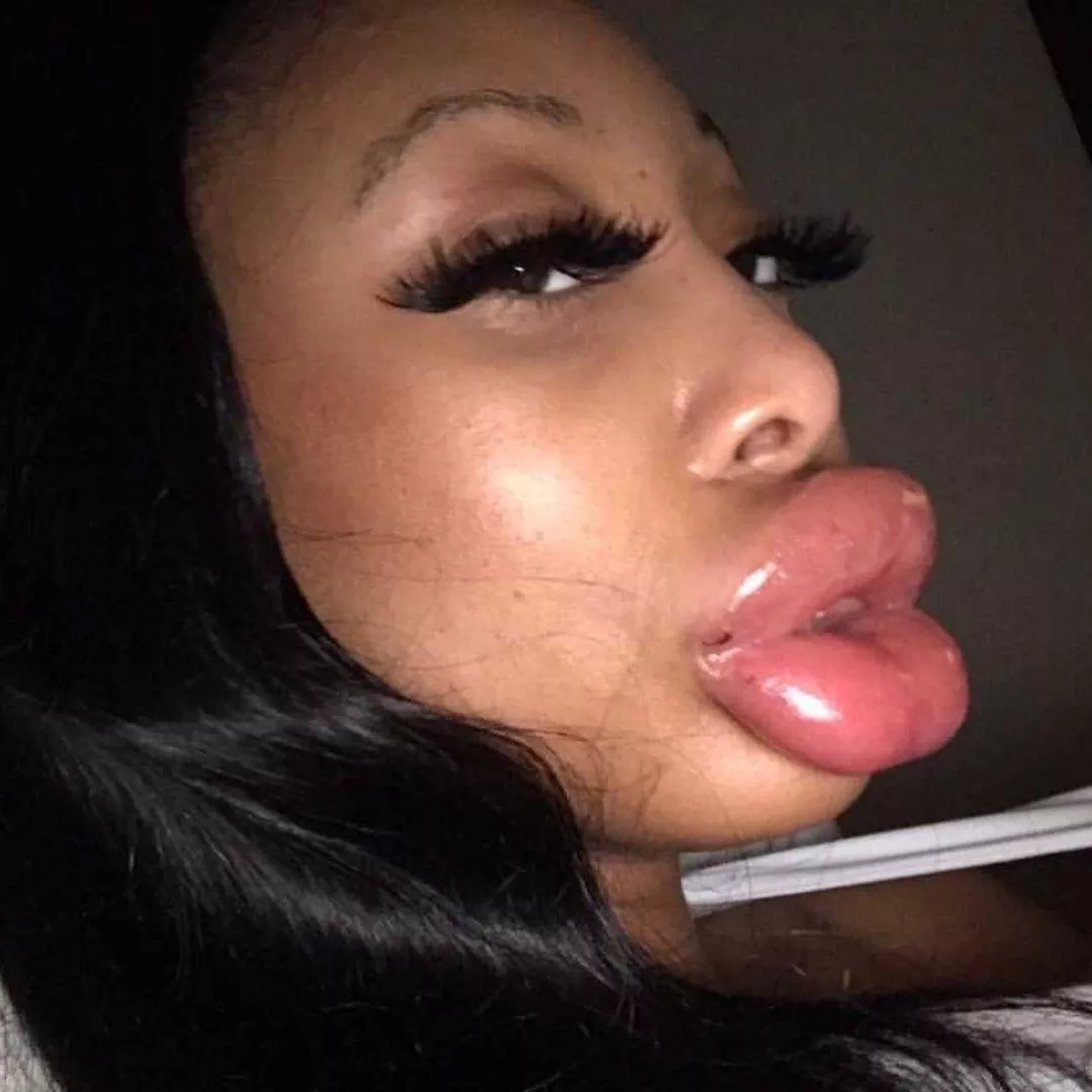 Pumped Up Pout posted by Arxidia2X