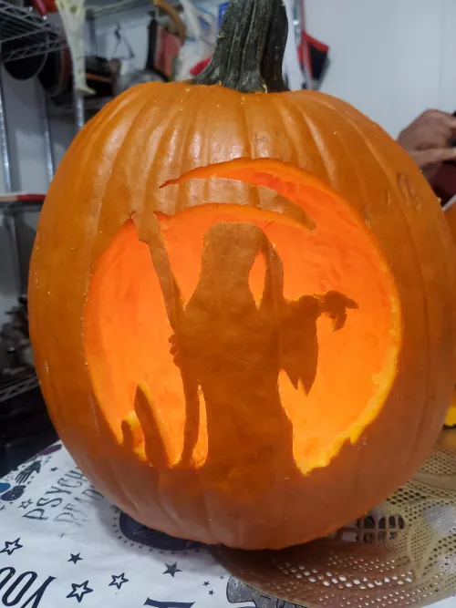 Pumpkin carving by cherryredjen
