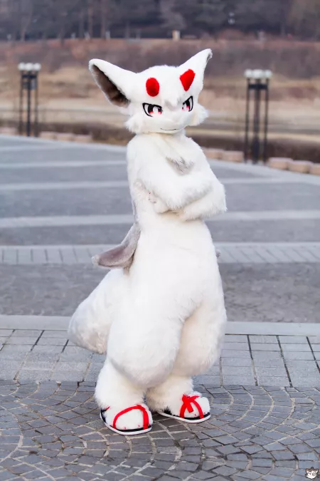 Pure white dragon by Lapyu