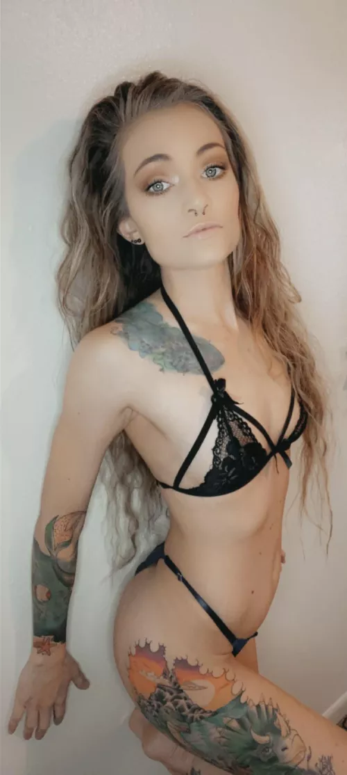 Push me up against the wall🥵😏 by KylieKayy95