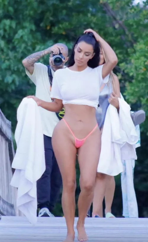 Pussy barely covered by thowaway187631