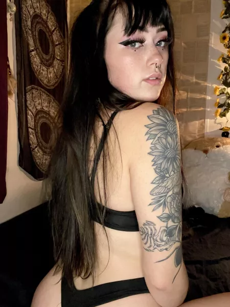 Put lil freckles on my face c: by mxddiemxe