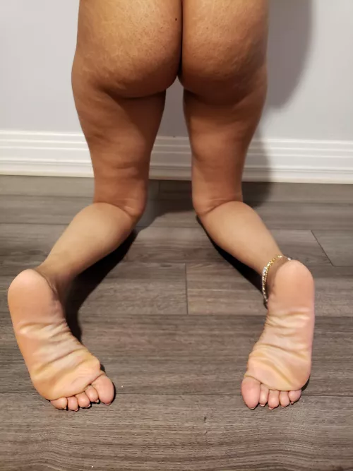 Put me against the wall. [F] by slimsunshinetoes