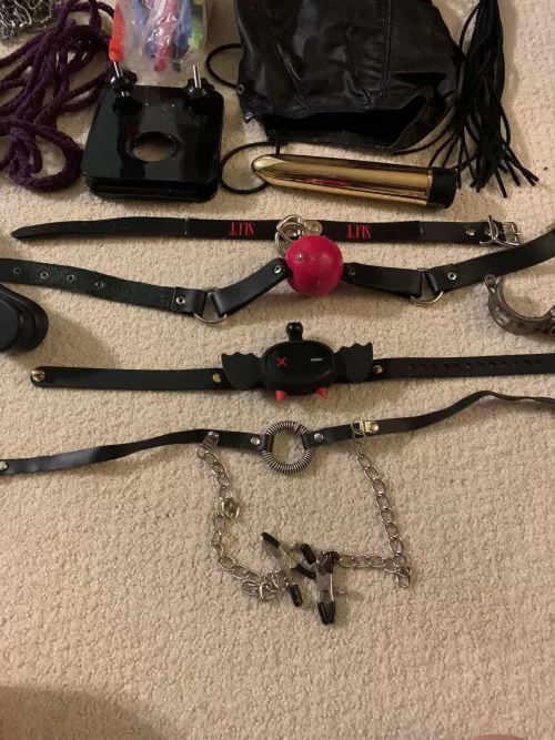 Put that clitty to work right now and complete your tasks while you worship your Mommy/Goddess! lil bitch 😈🔐 by goddess_katten765