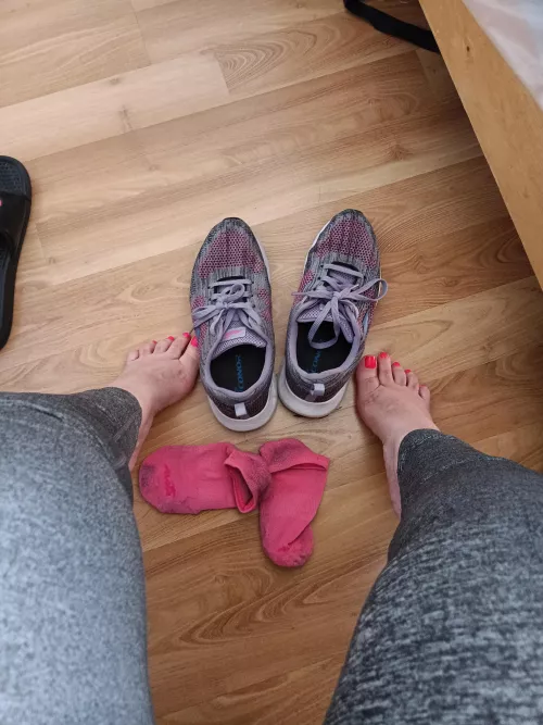 Put your nose in between my toes by SnooBananas2357