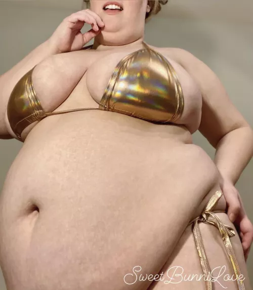 Put your prize piggy in a tiny gold bikini, and let everyone at the beach stare 🐷🏆 by SweetBunniLove