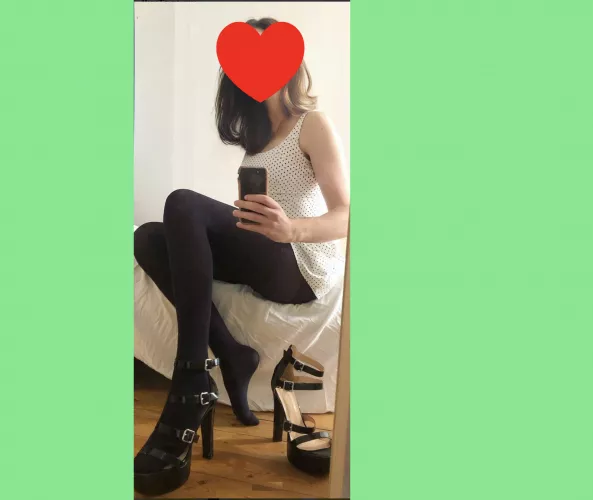 putting my heels on ^^ by mjtallcd