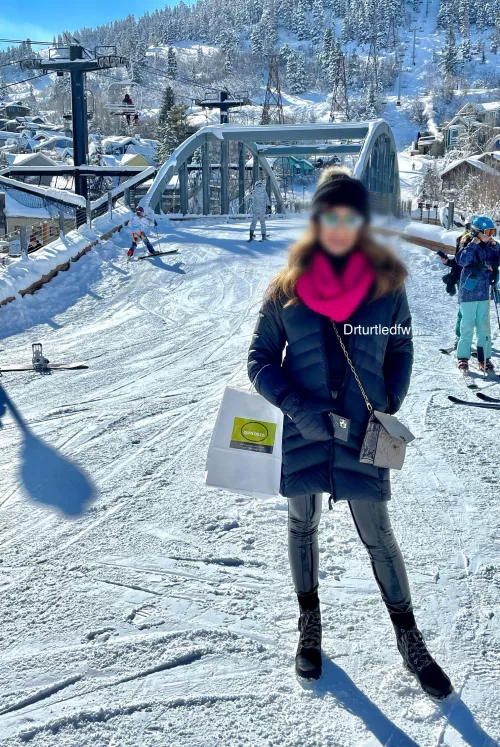 PVC leggings and snow 59(f) by drturtledfw