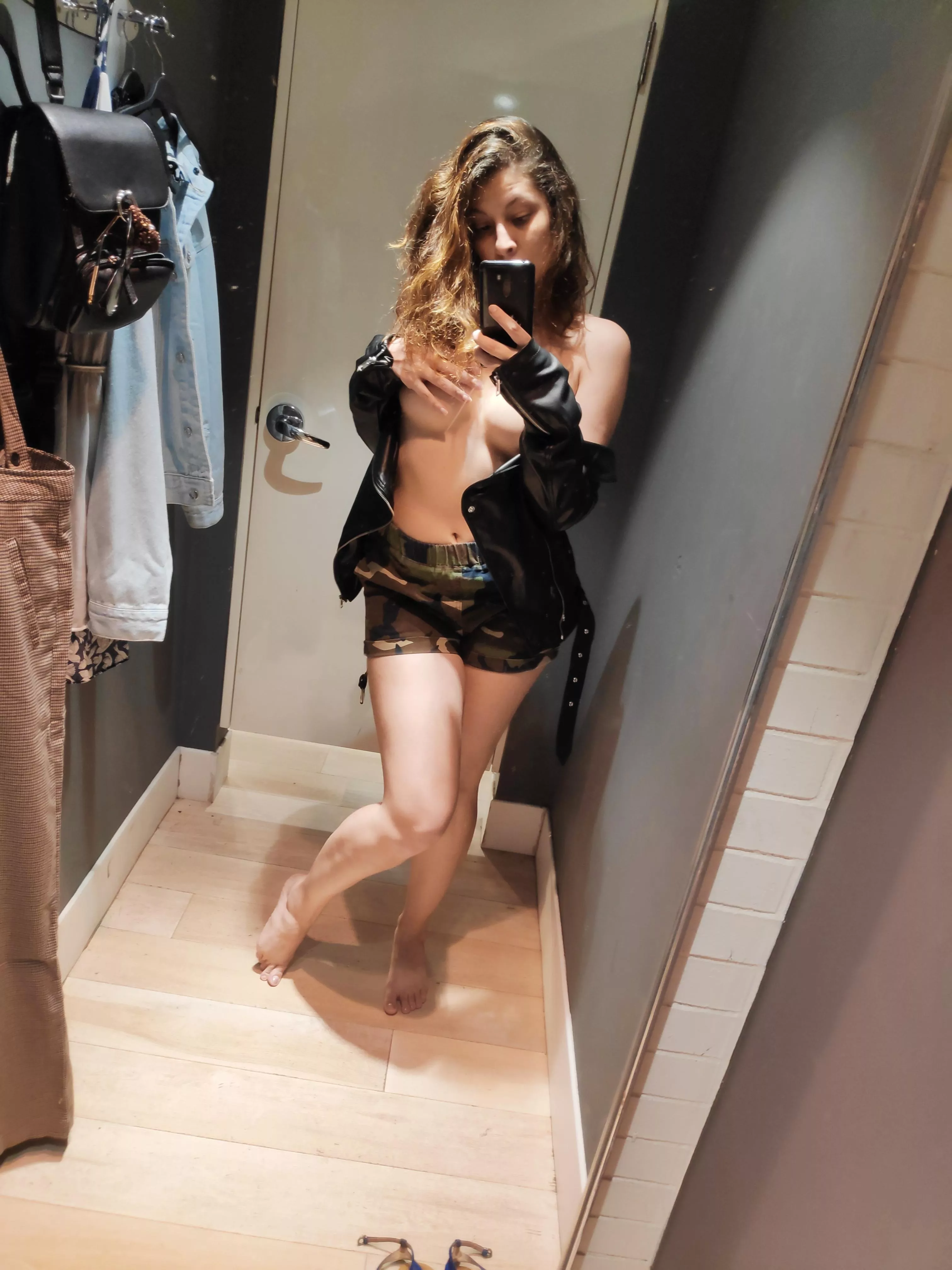 Quase que meus mamilos aparecem nessa foto posted by Momo_Tama