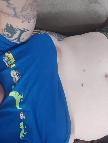 *que jurassic park theme* hope everyone's day is going well! (F) by Successful_Feeling10