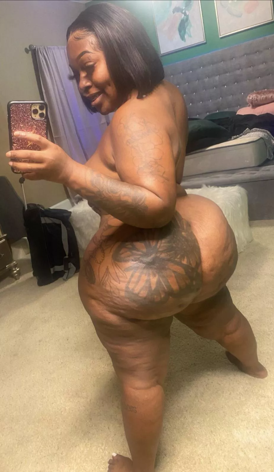 Queen 👸 posted by BigAssLover54