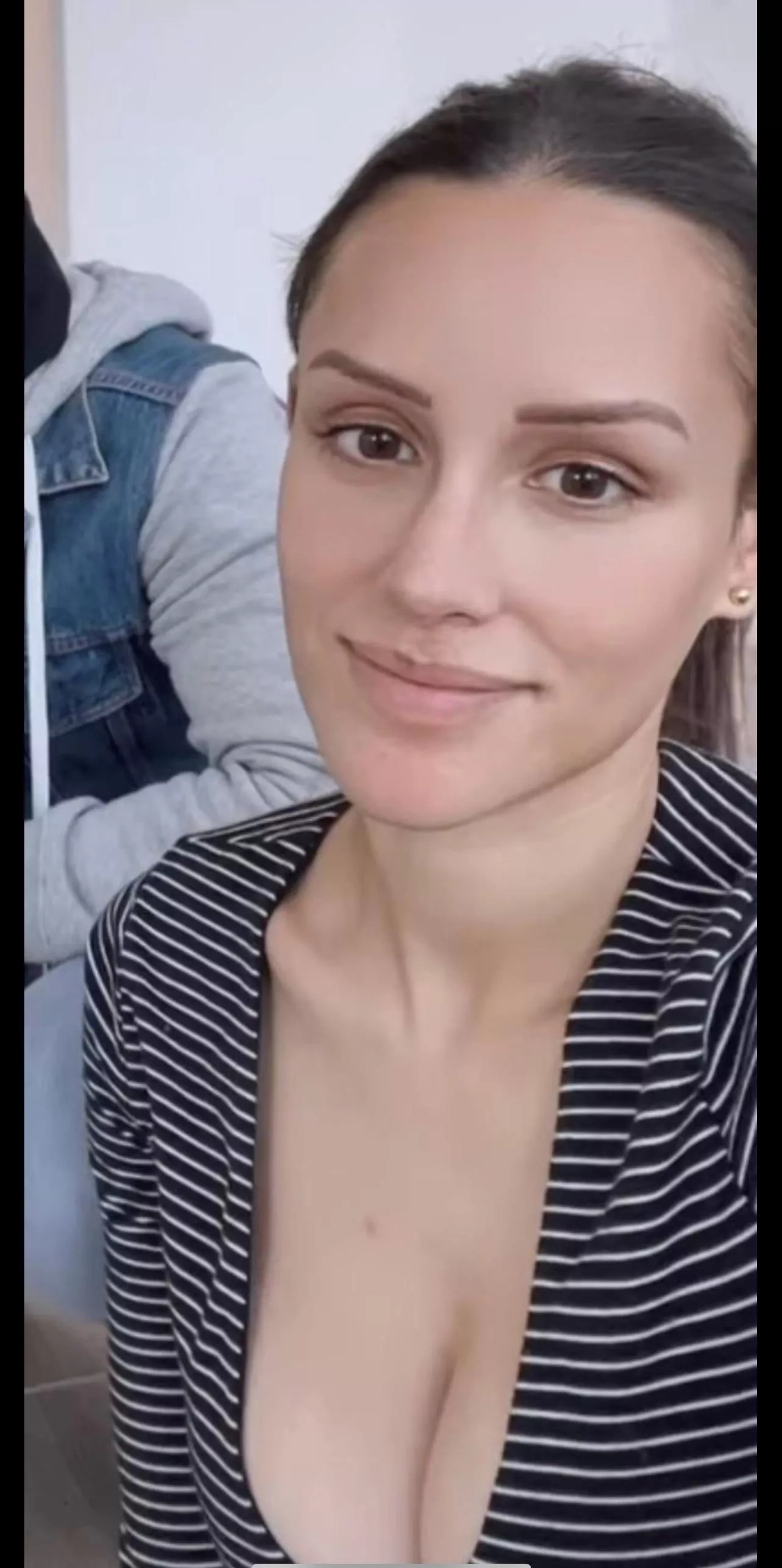 Queen Jess with the cleavage yesterday! posted by tdisuperfan