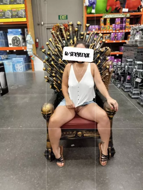 Queen sitting on her throne 👸🏽😈 [F][26] ... we at home depot by the way:) by SexyLexii_