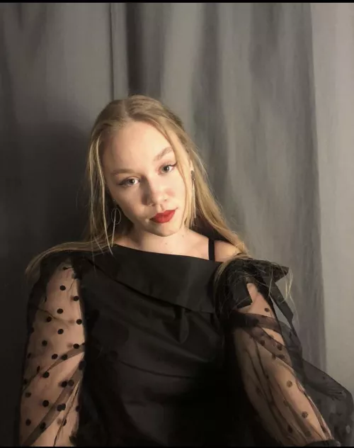 Quelqu’un pour parler d’elle ? by Brave-Cow4190