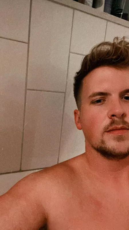 Quick bath before the Monday scaries by justjimmy90