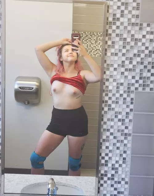 Quick bathroom break to [f]lash you 🤫 by some_kind_of_witch