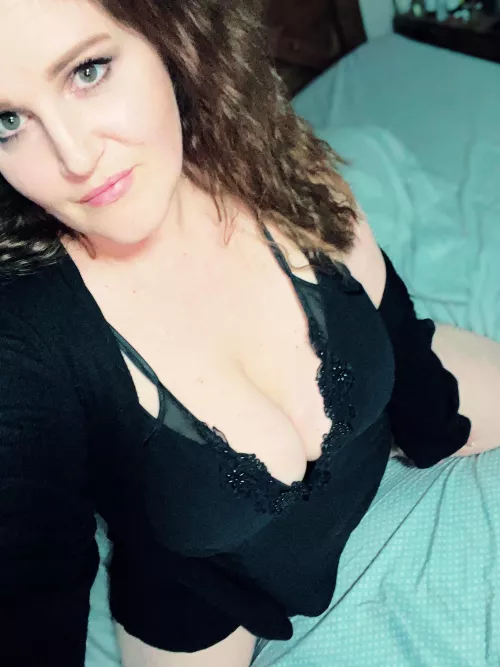 Quick before he notices 🤫 by jeeyjeey