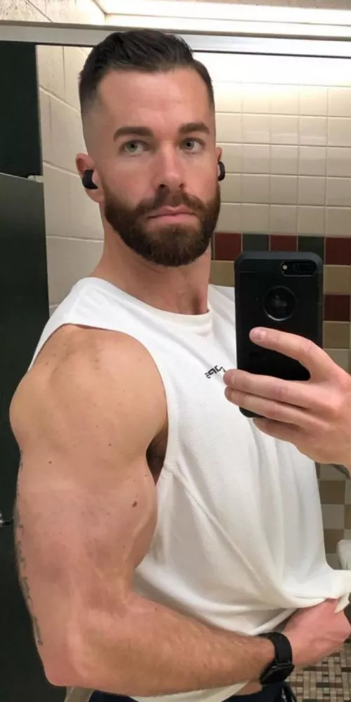 Quick gym pic this morning! by CPowell87