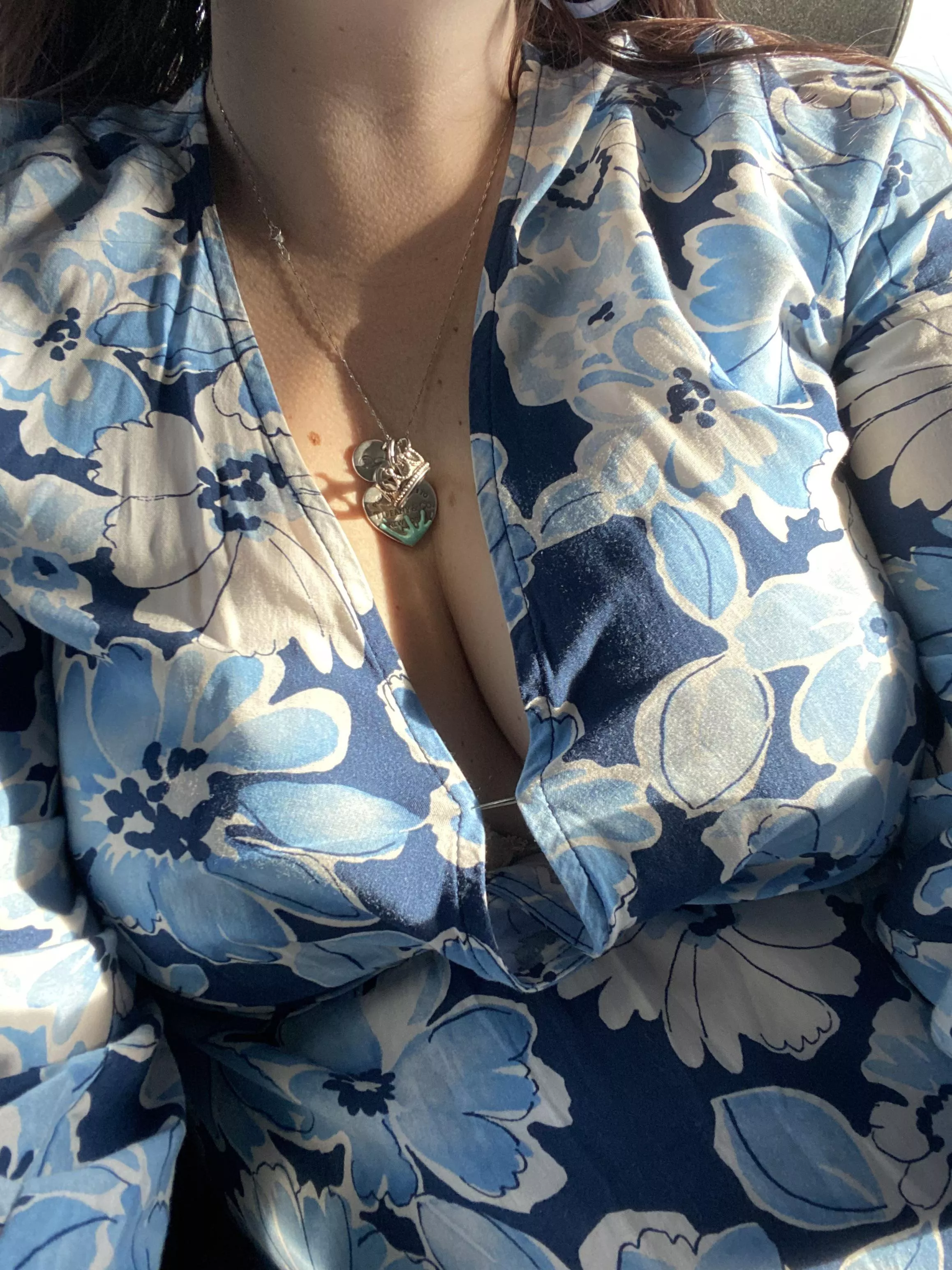 Quick little selfie at my desk 😘 posted by DallasDawnn