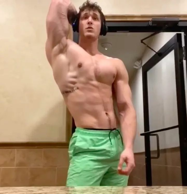 Quick Mirror Pose posted by Alpha-Jon