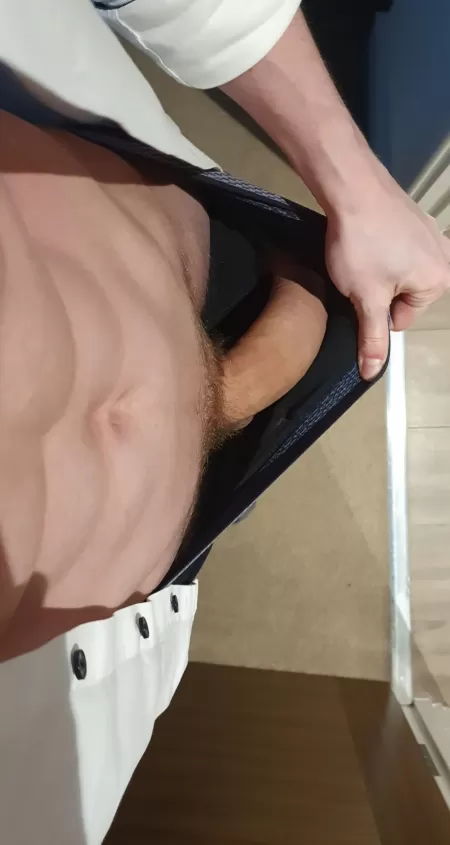 Quick peak by Hung-sausage