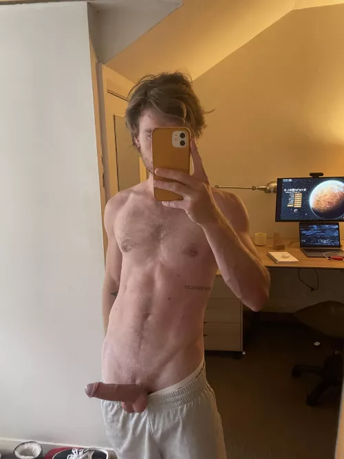 Quick selfie before leading my Rimworld colony to glory 🌏 by legitdistraction