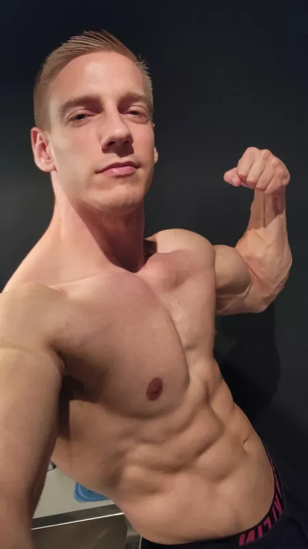 Quick selfie for you guys 😜💙💪 by John_fitness91