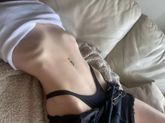 Quick shot while getting dressed😘 by jeaniiee