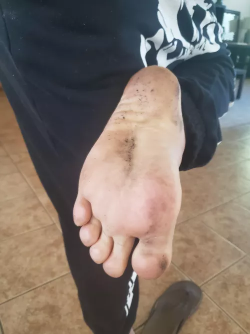Quit staring at my feet, they're so dirty.. but kinda yummy 😂🥵 by alleyboitoy