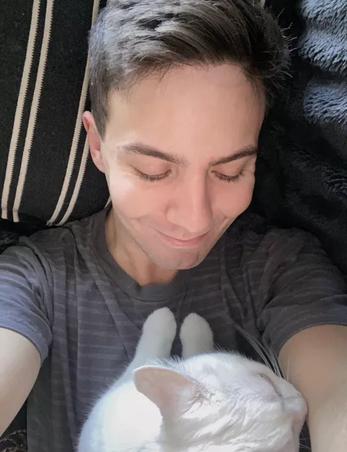 rainy day inside with the cat :) by spicyrussell