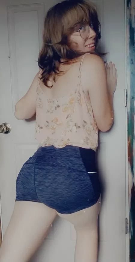 Random fact about me: I love carrot cake. by iris_blossom