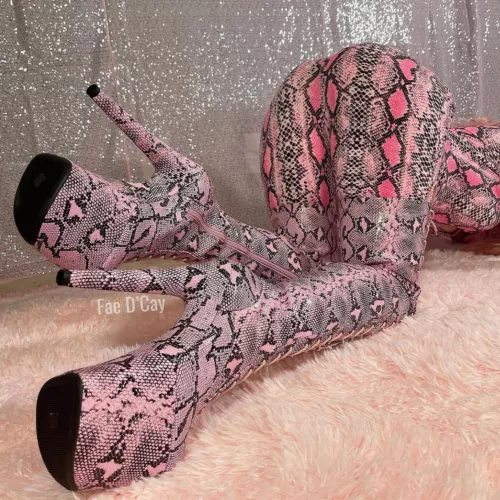 Rare pink snake, very poisonous ☠️🐍💚 by FaeDCay