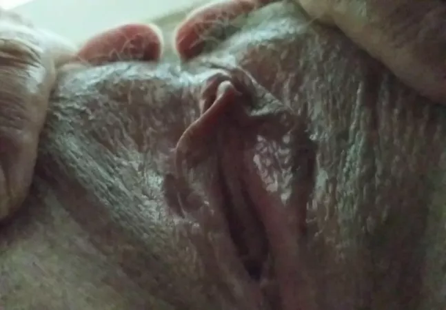 Rate my 44 yr old wife’s pussy :) by zenmaster000