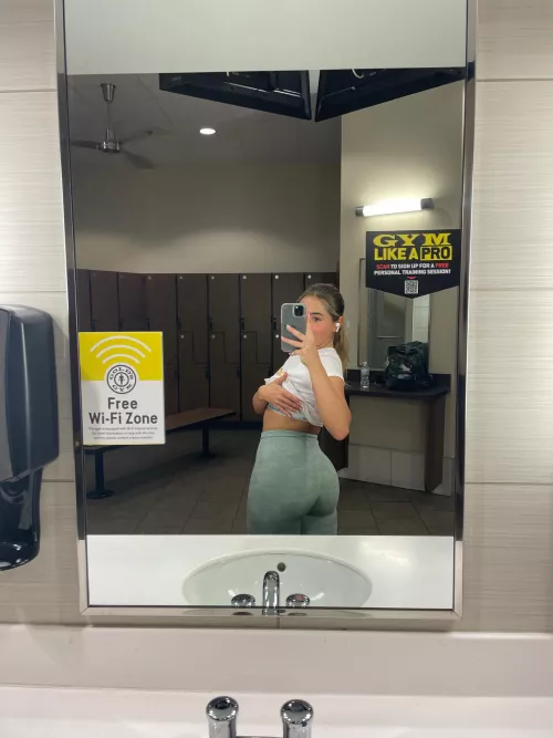 Rate my 🍑 by alessandranatalia