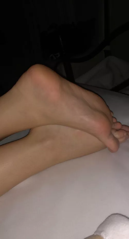 Rate my feet /10 by LittleLonaX