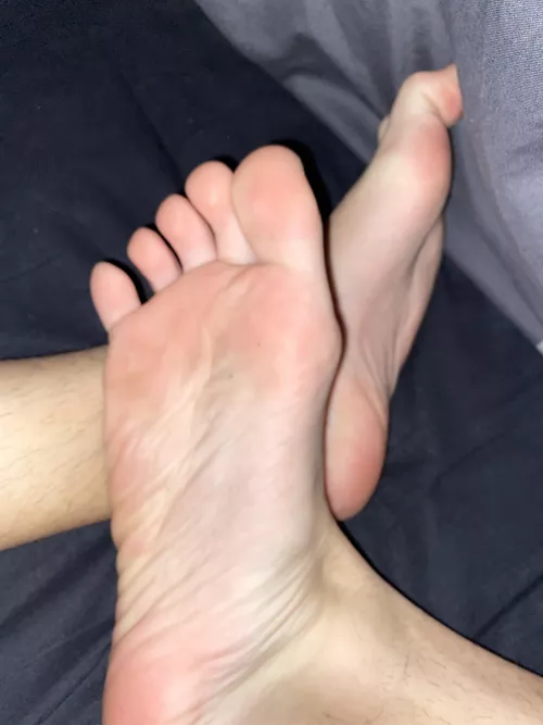 rate my feet ;) by feetbyx