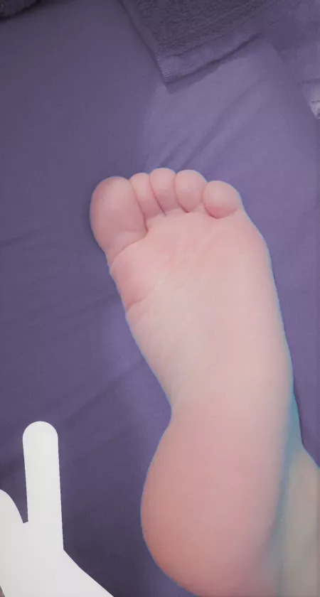 rate my feet :) by skeatss