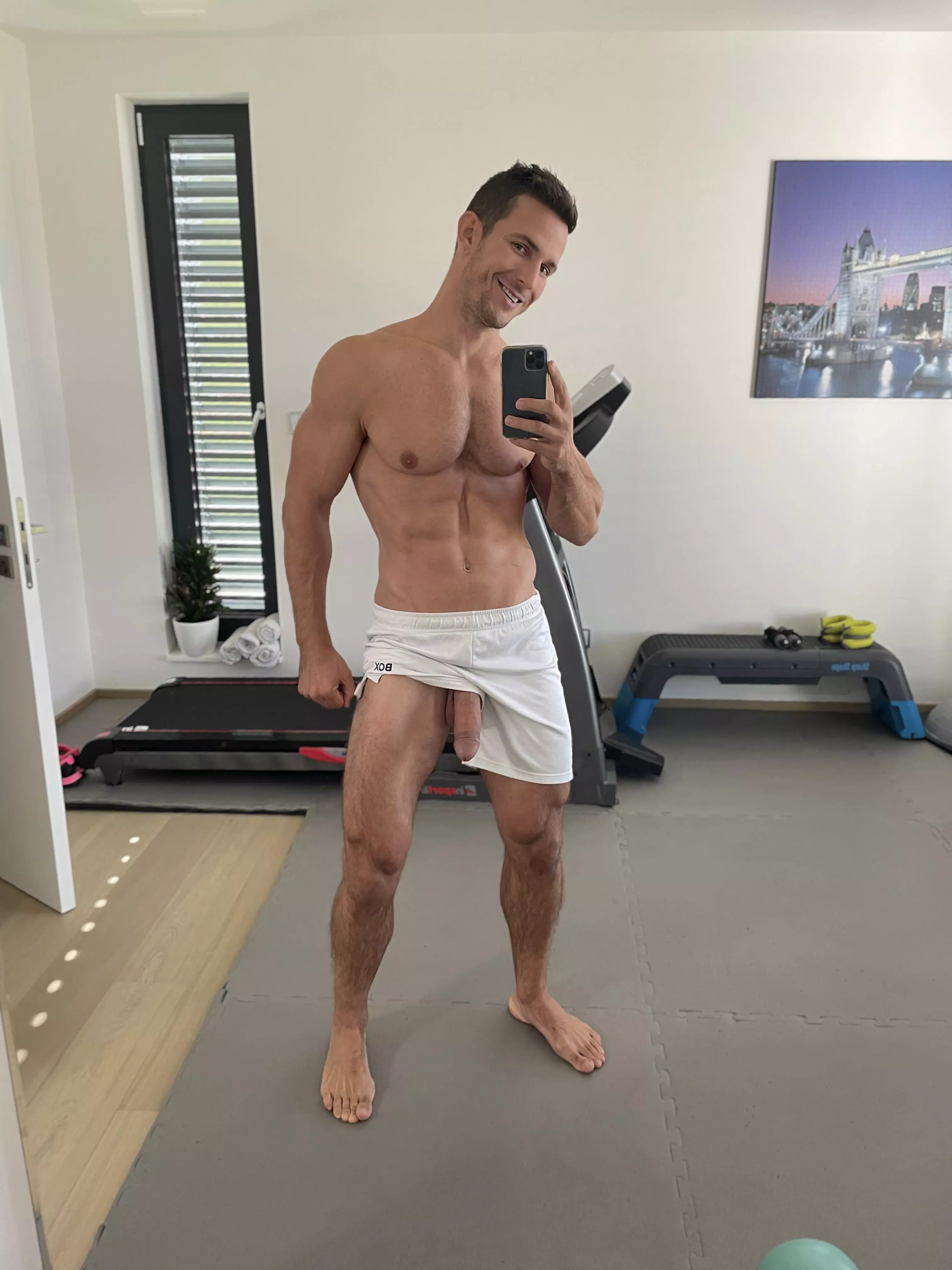 Rate my morning shape😈 posted by JakubStefano