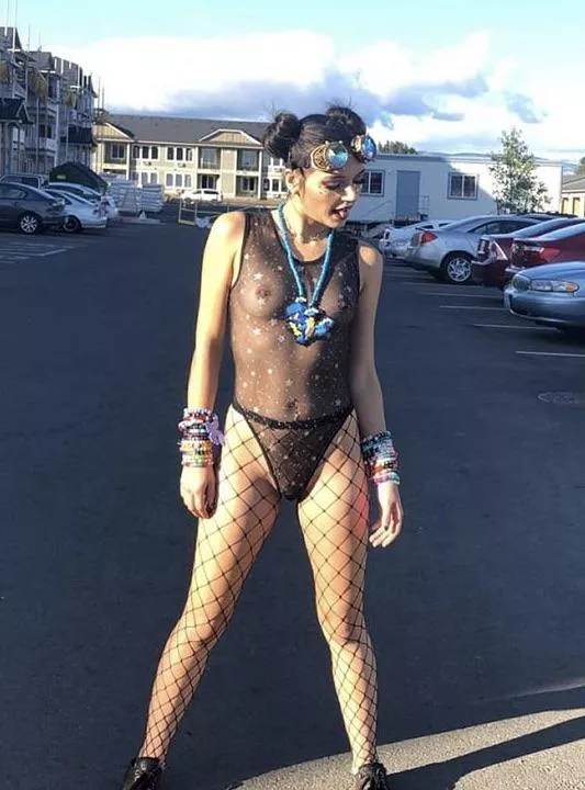 Rave babe posted by swiezak1988