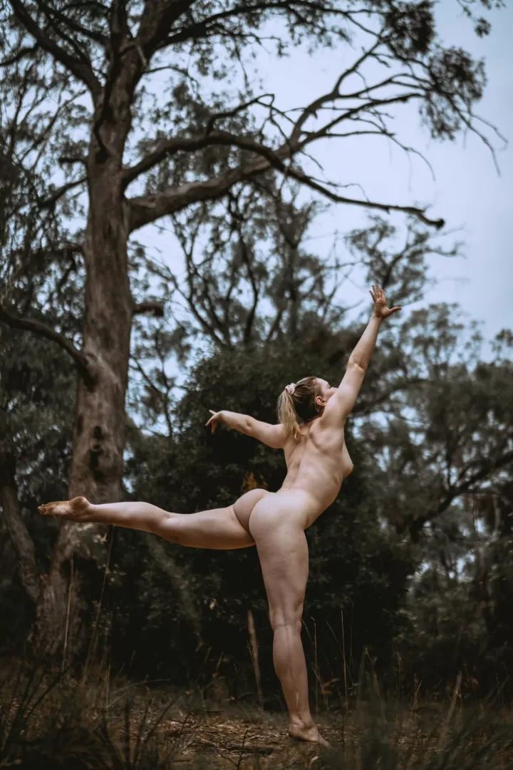 Reaching for the sky [f] posted by uncommonpleb