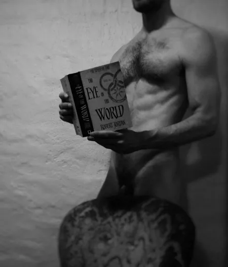 Read this the first time when i was fourteen. Never finished the series, time to do that. by whistlingkitedragon