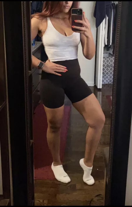 Ready cause trouble at the gym (f) 😈 by Sunnydays_88