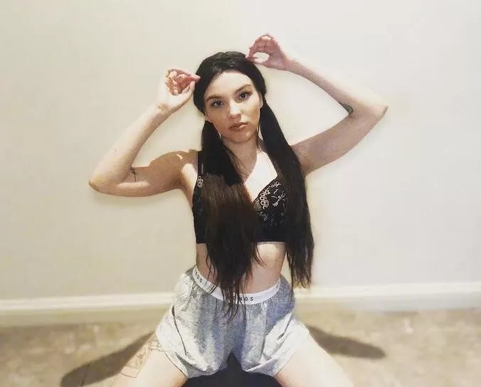 Ready for my closeup 😘 posted by WillowsinAugust