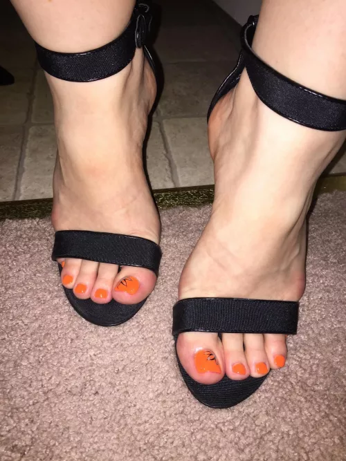 Ready for the night out by Maleficent-Cap237